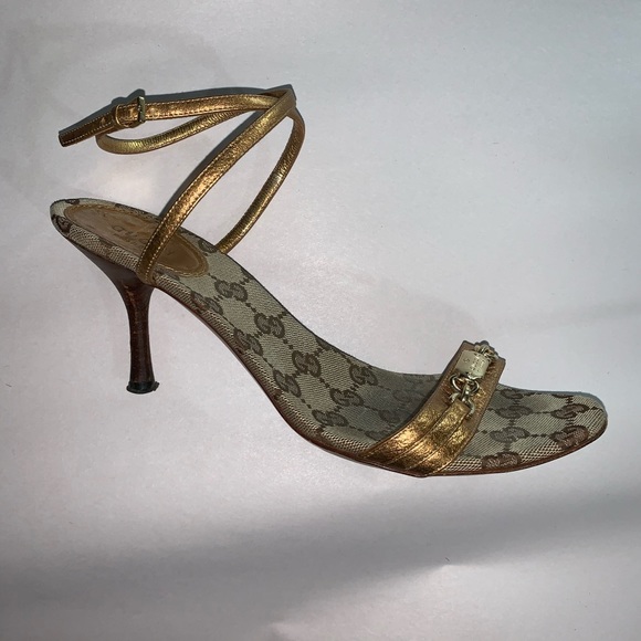Gucci Shoes - auth GUCCI size 7B antique gold strappy sandals